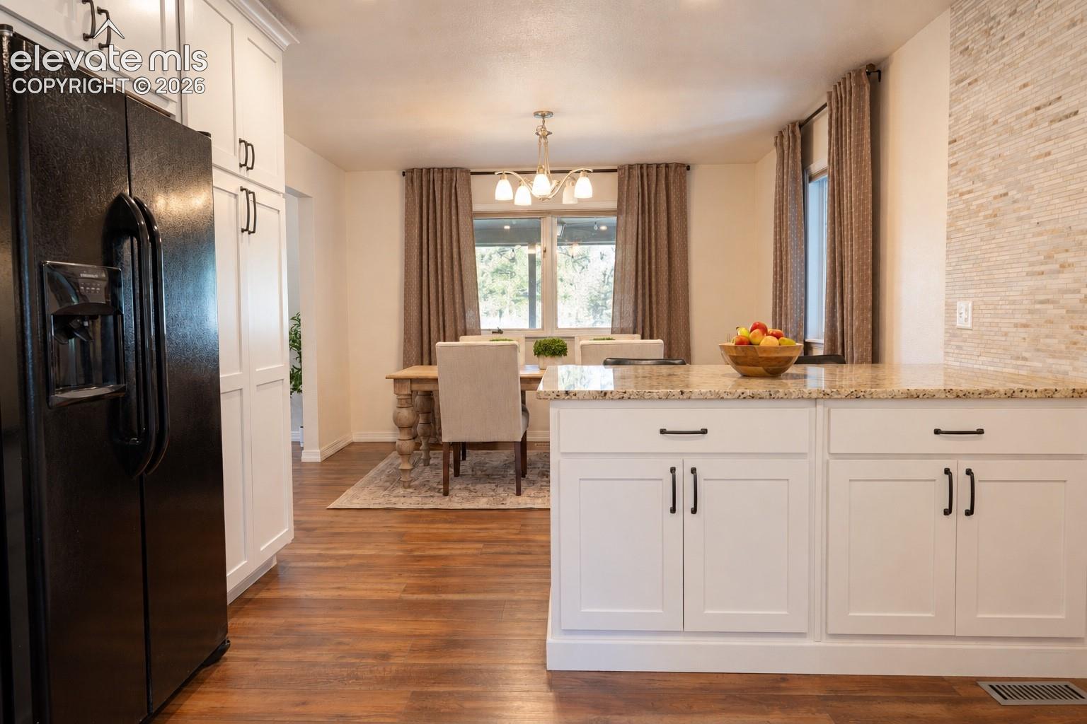 Listing photo 11 for 721 Sunnywood Place