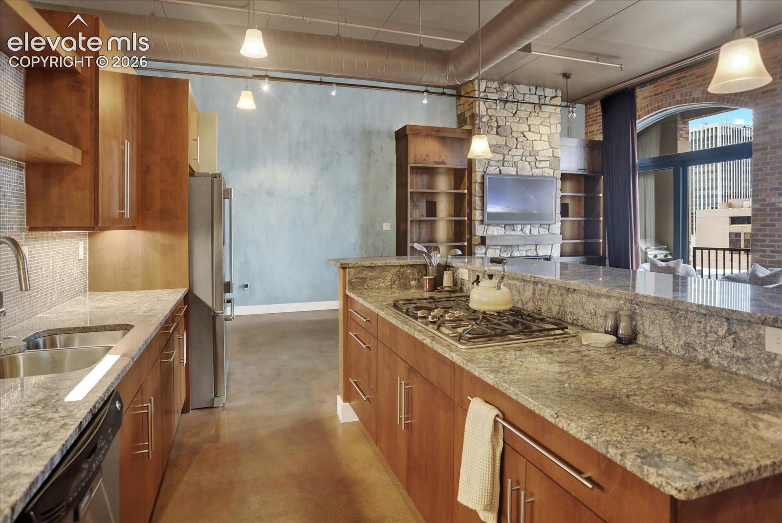 Listing photo 15 for 101 N Tejon Street 460