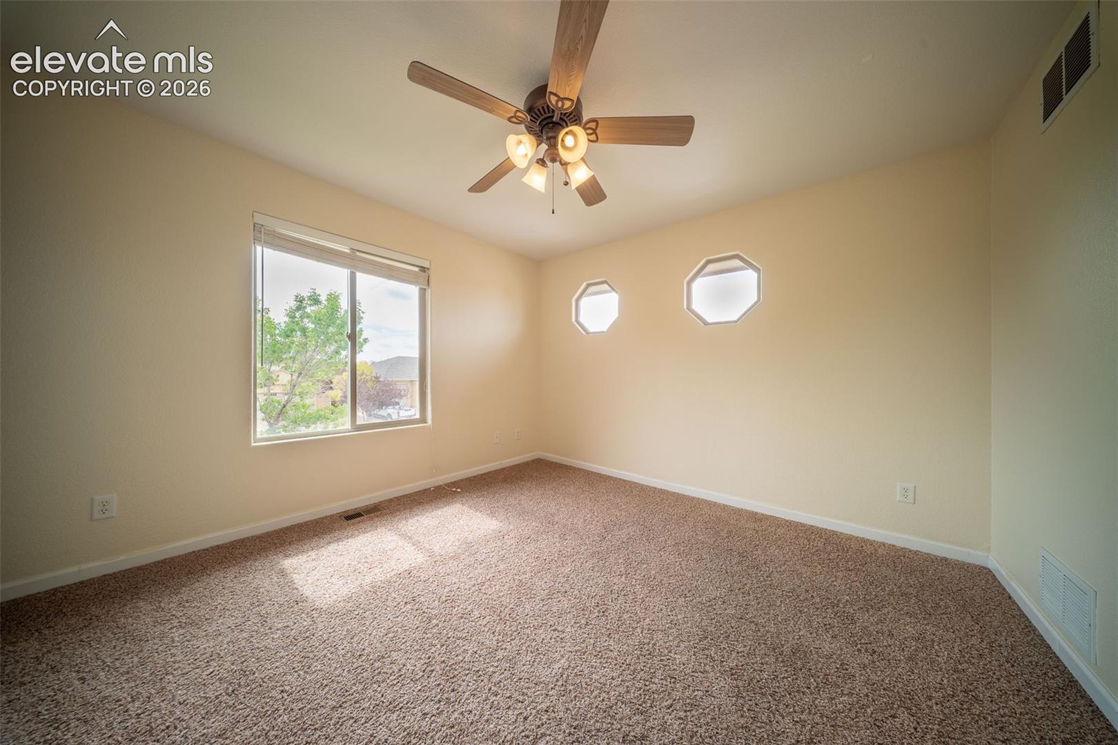 Listing photo 30 for 5078 Hummingbird Court