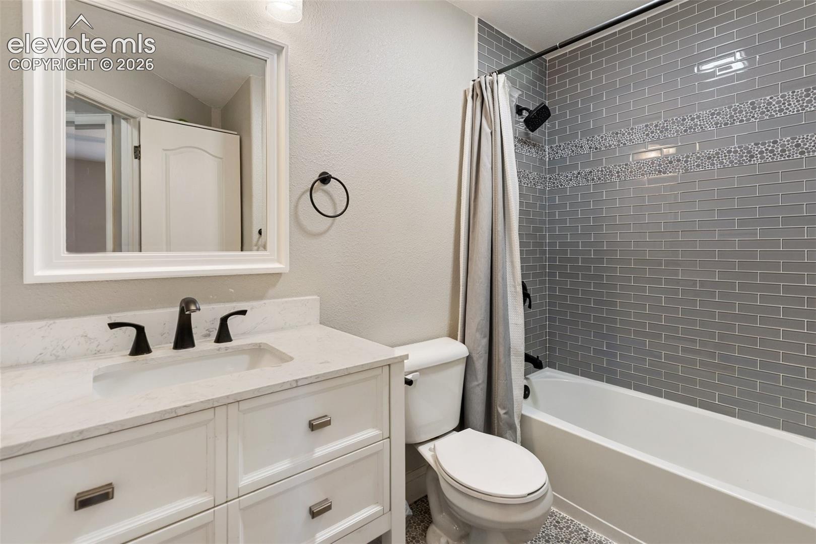 Listing photo 19 for 541 S El Charro Drive