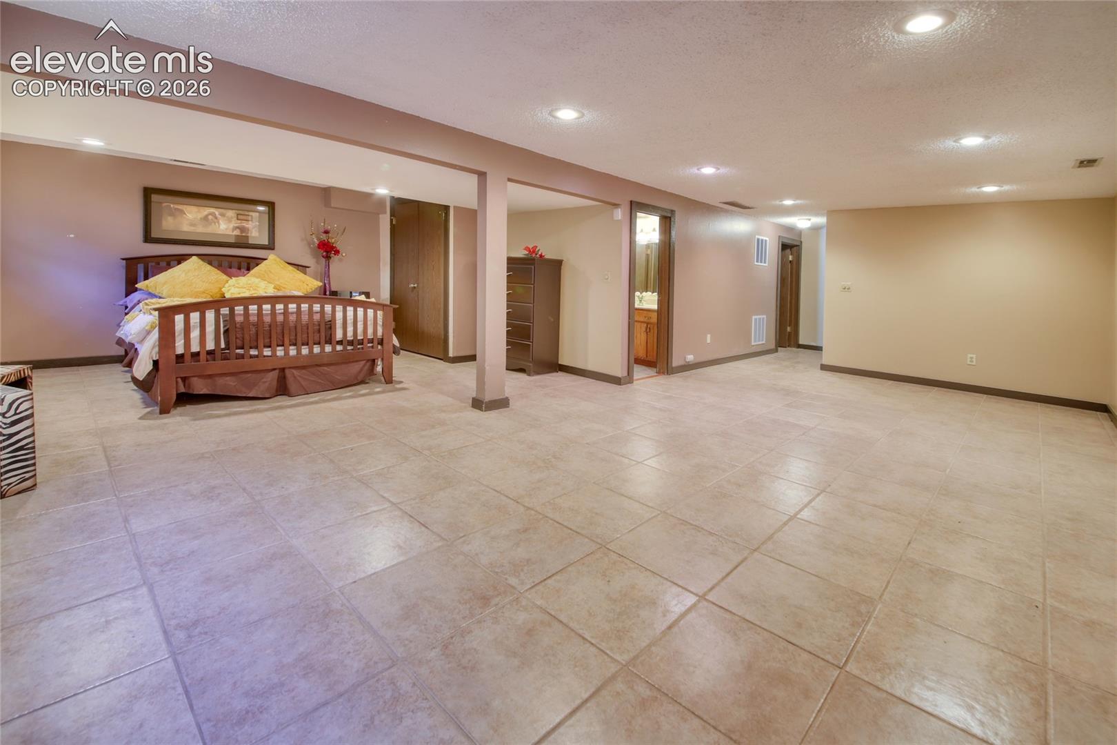 Listing photo 32 for 6425 Galway Drive
