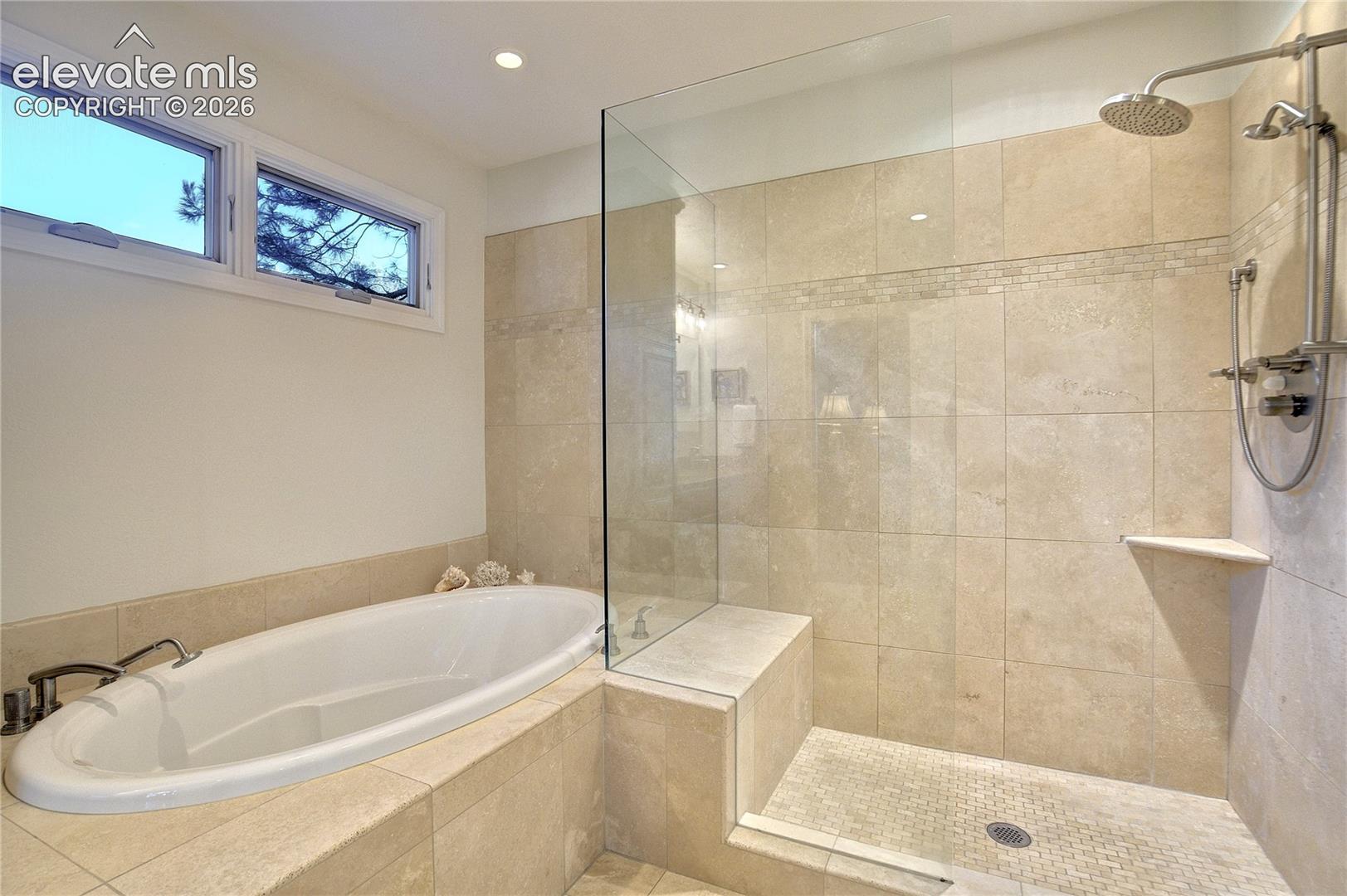 Listing photo 36 for 7215 Suntide Place