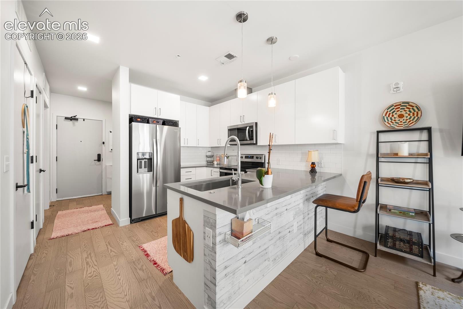 Listing photo 2 for 1898 S Bannock Street 202