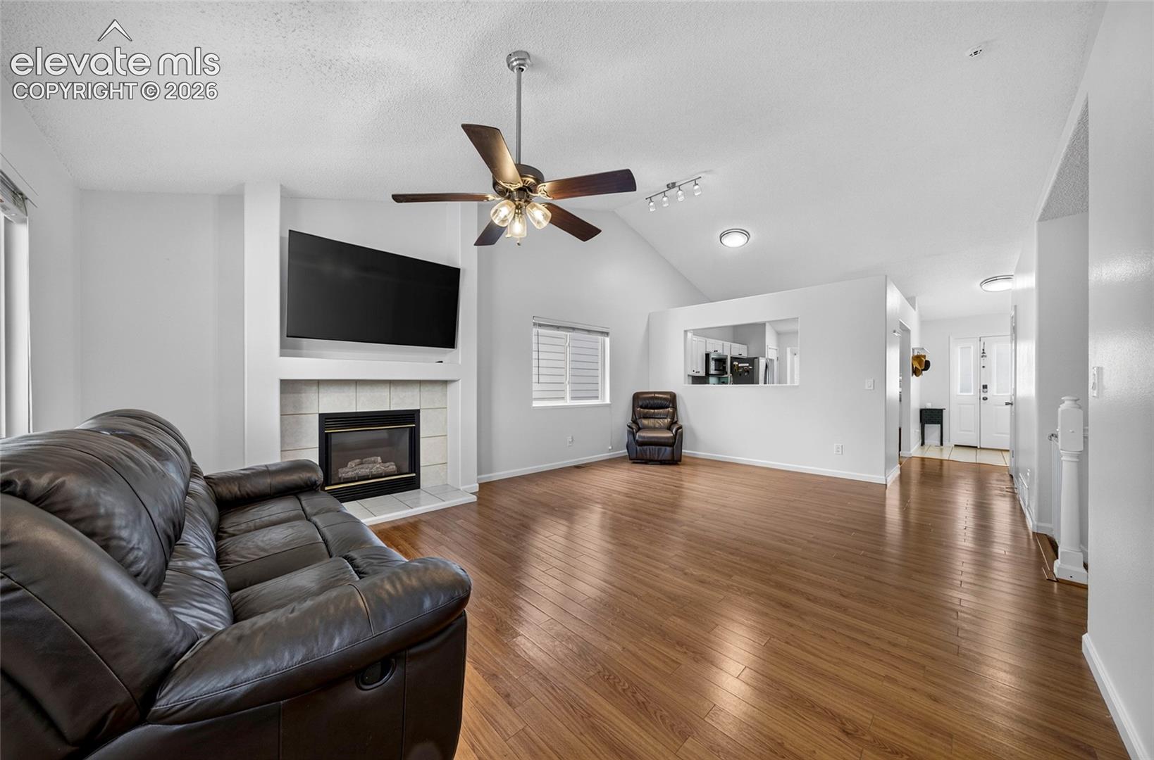 Listing photo 11 for 924 White Stone Way