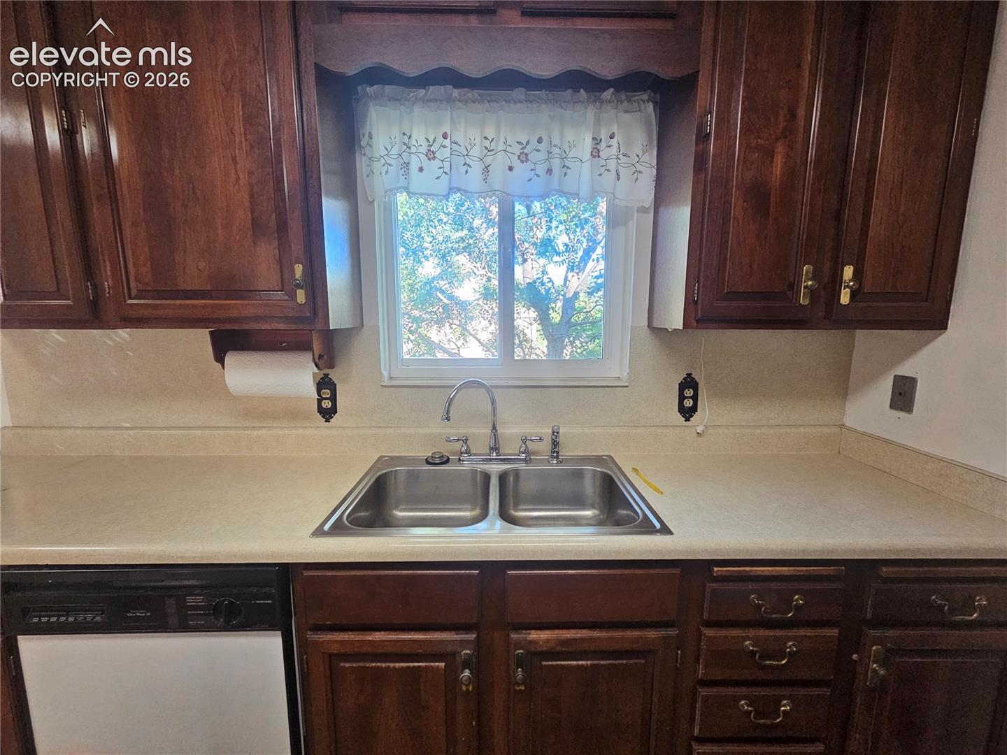 Listing photo 8 for 25 Minden Circle