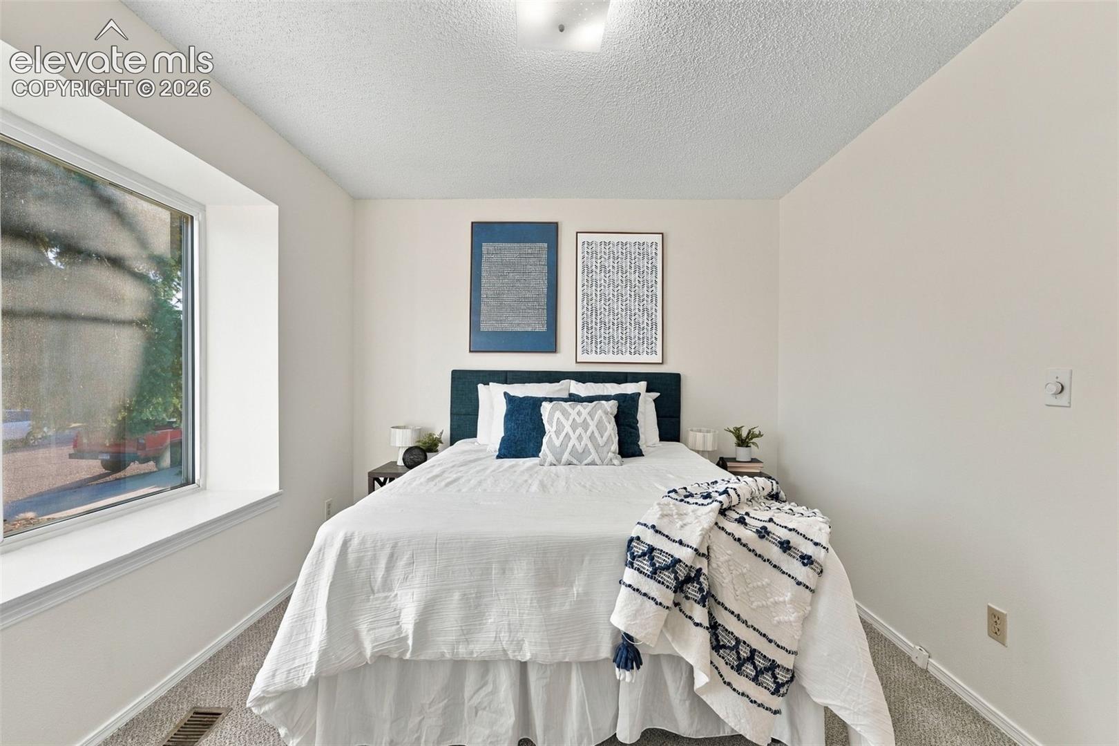 Listing photo 28 for 6430 Lonsdale Drive
