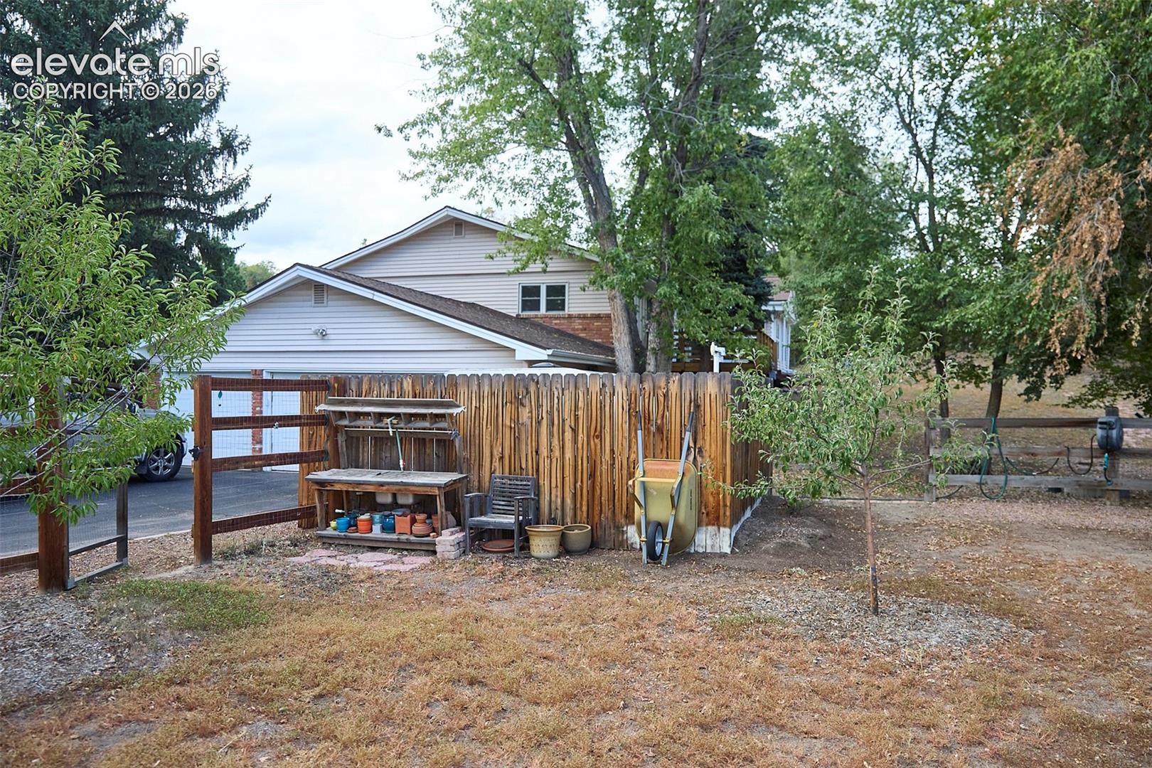 Listing photo 42 for 6827 Rosewood Drive