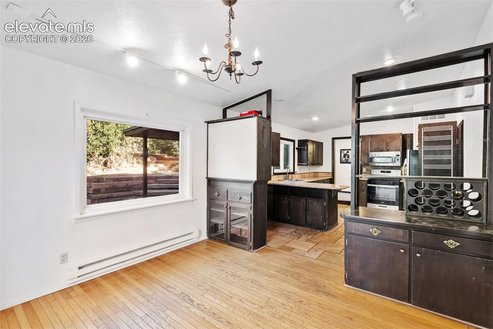 Listing photo 4 for 220 Illinois Avenue