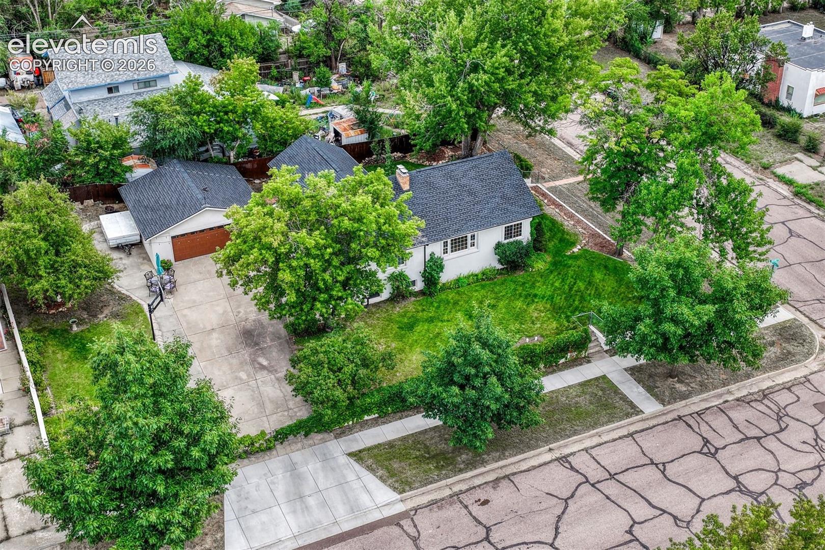 Listing photo 44 for 1900 E San Rafael Street