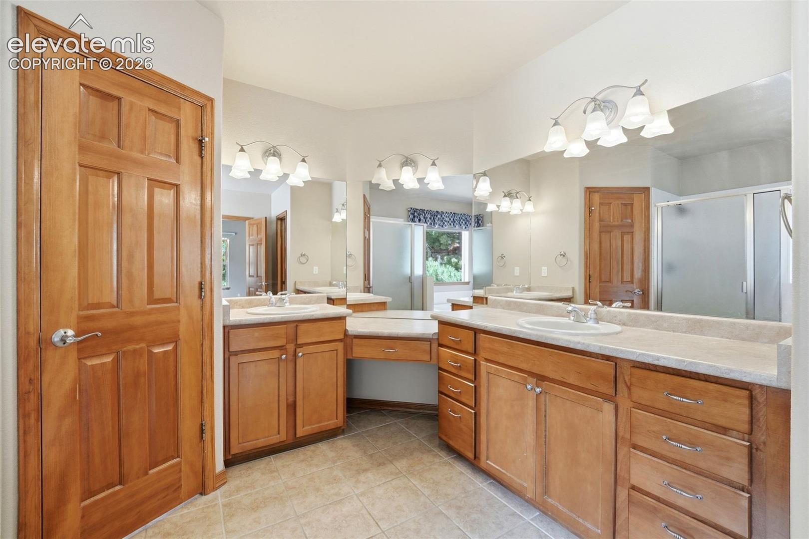 1630 Oakmont Drive, photo 11