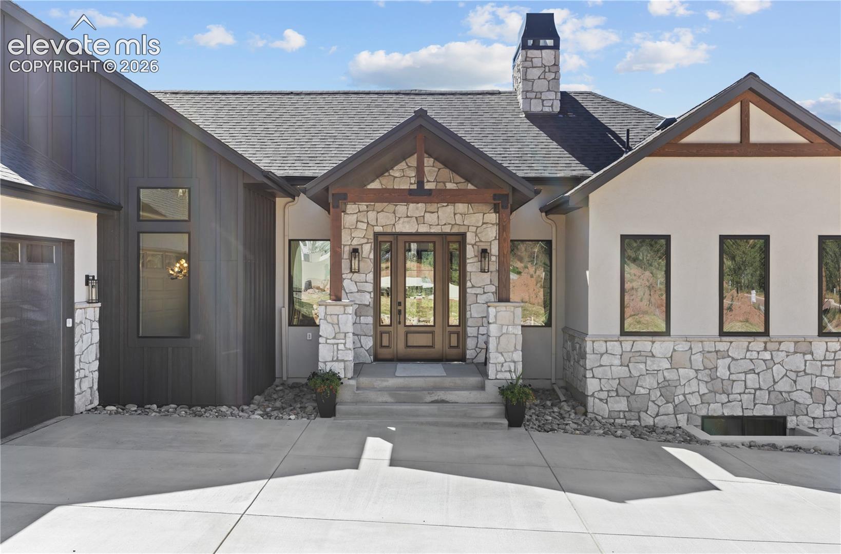 Listing photo 2 for 1405 Red Haven Place