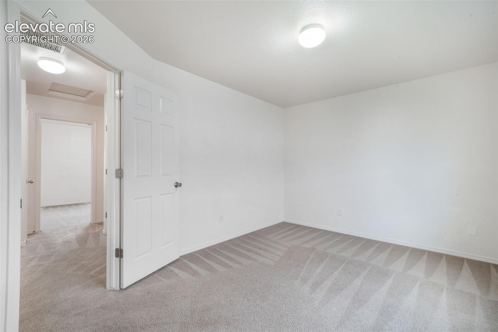 Listing photo 33 for 10513 Wells Point