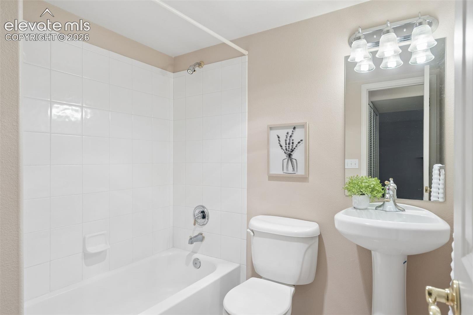 Listing photo 34 for 1272 Dream Lake Court
