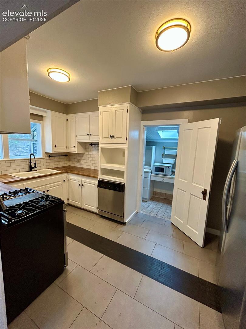 Listing photo 7 for 602 RUXTON Avenue