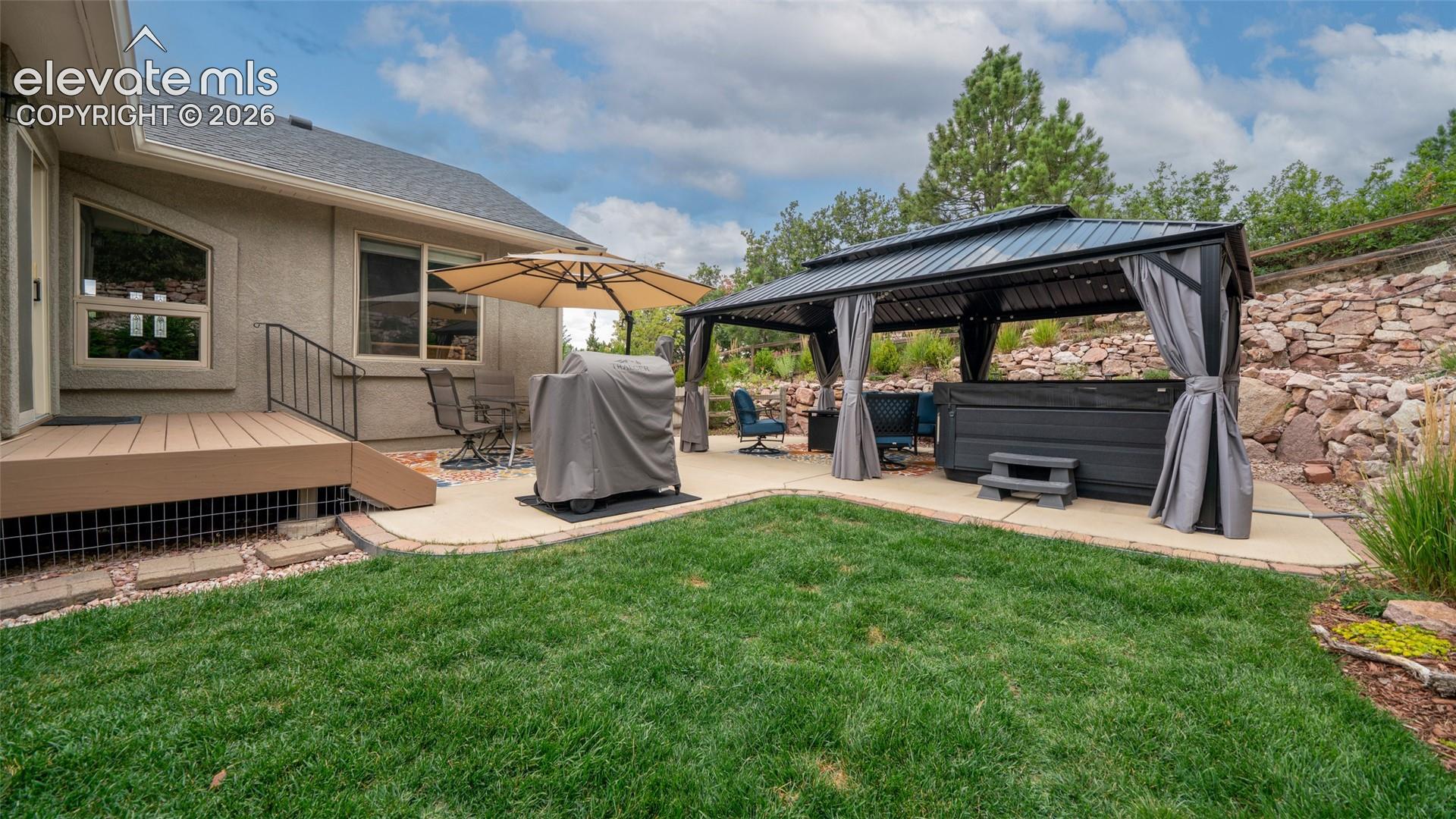 Listing photo 34 for 40 Wuthering Heights Drive