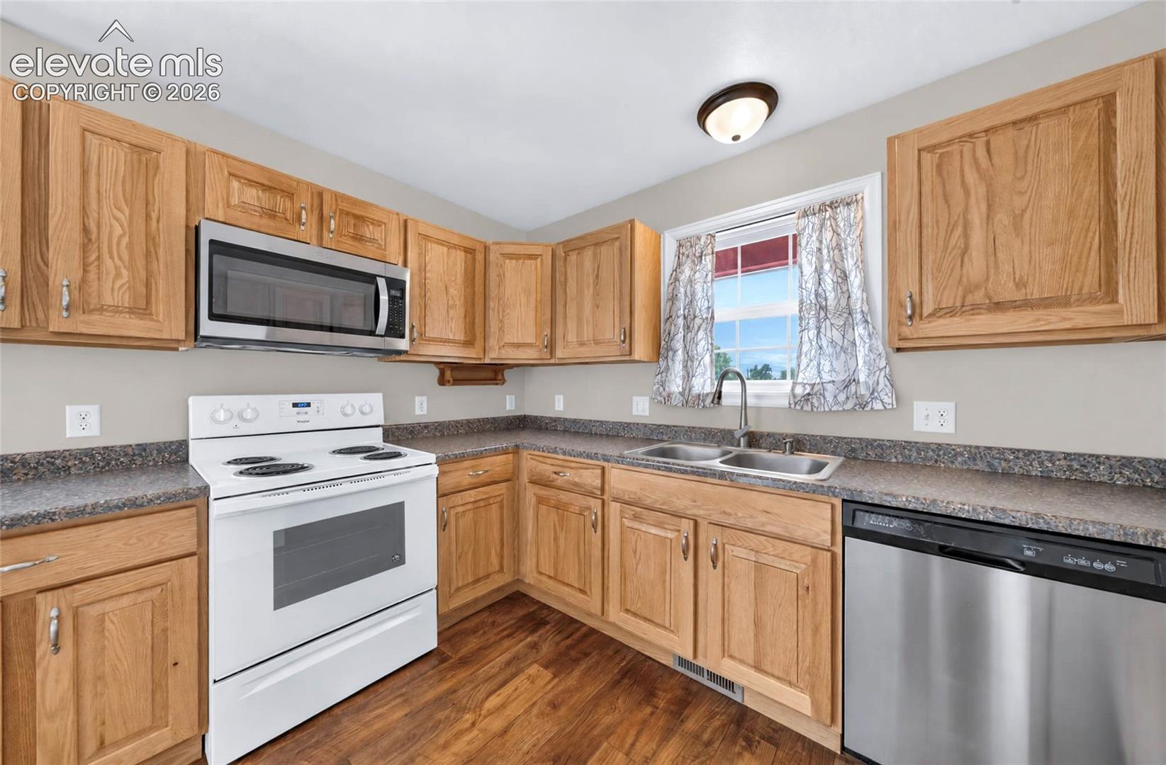 Listing photo 5 for 203 Red Finch Lane