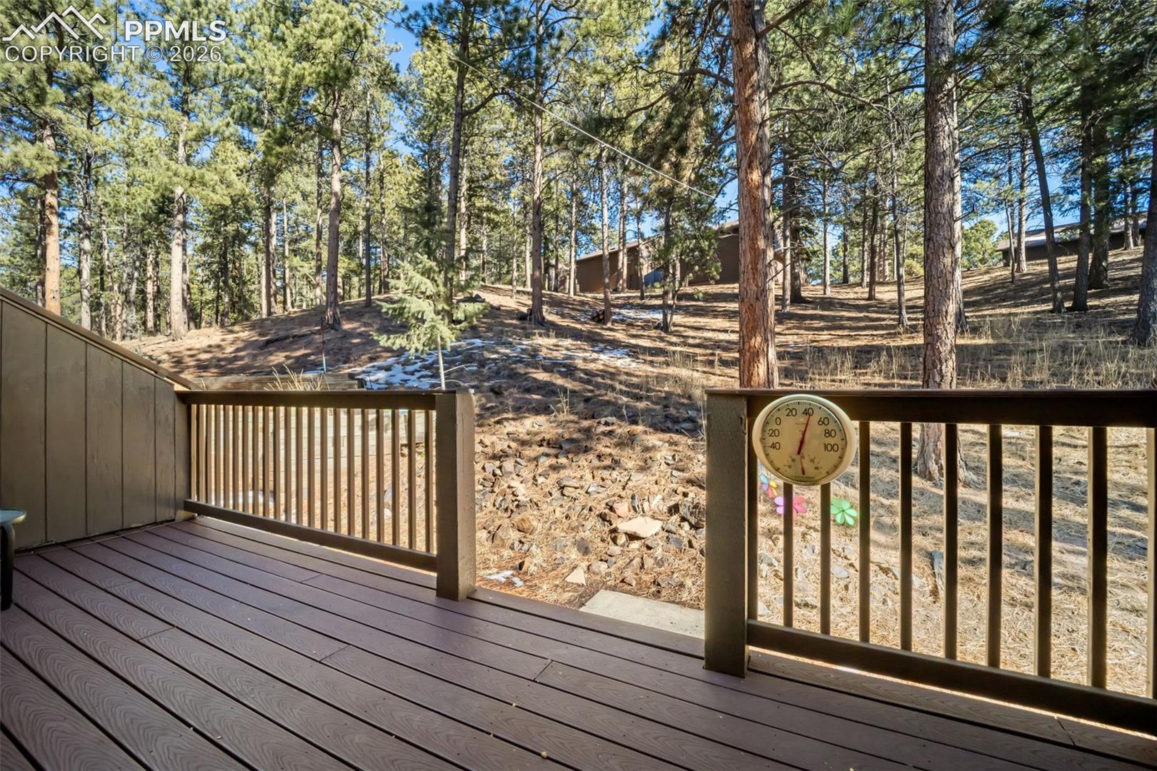 Listing photo 23 for 554 Manor Court C