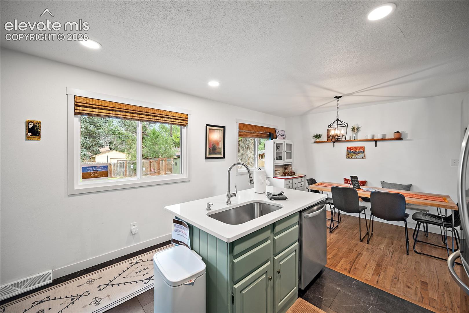 Listing photo 12 for 2414 E Caramillo Street