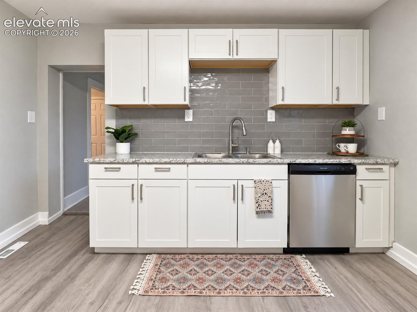 Listing photo 10 for 316 E 2nd Street