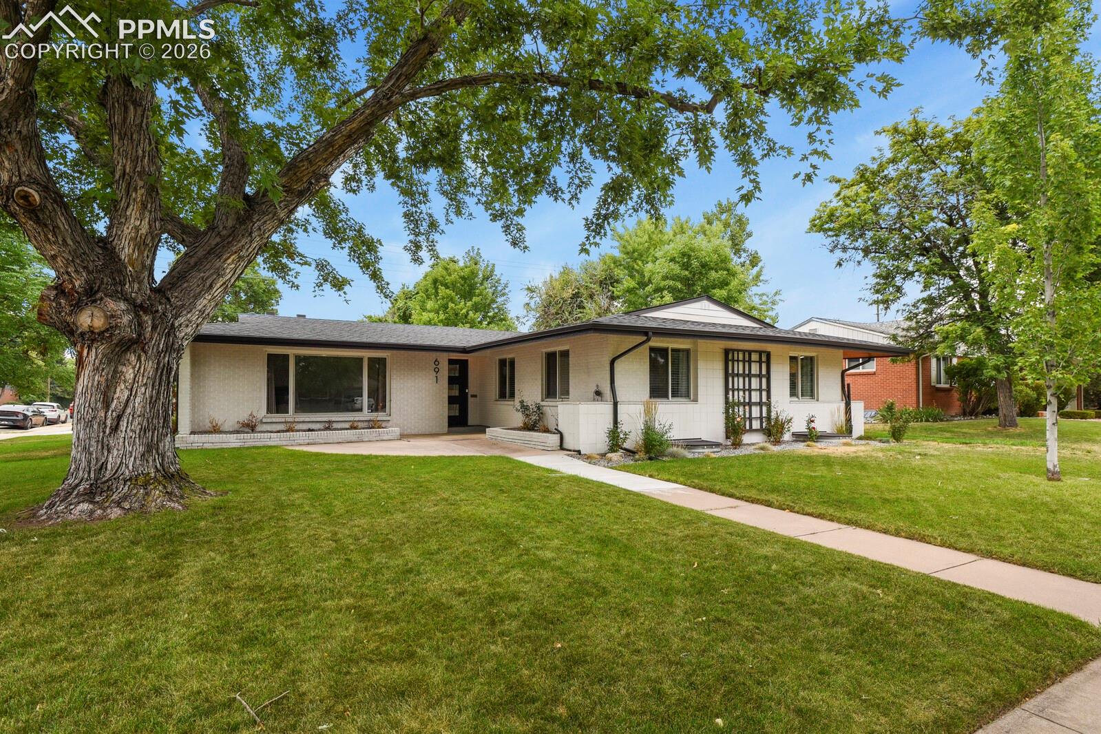 Listing photo 2 for 691 S Holly Street
