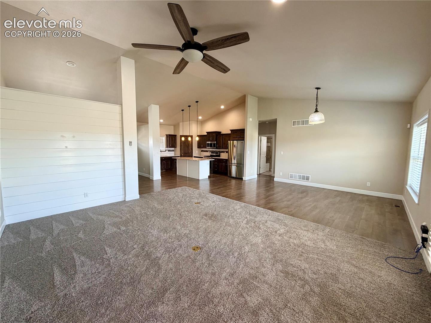Listing photo 14 for 698 W McCulloch Boulevard