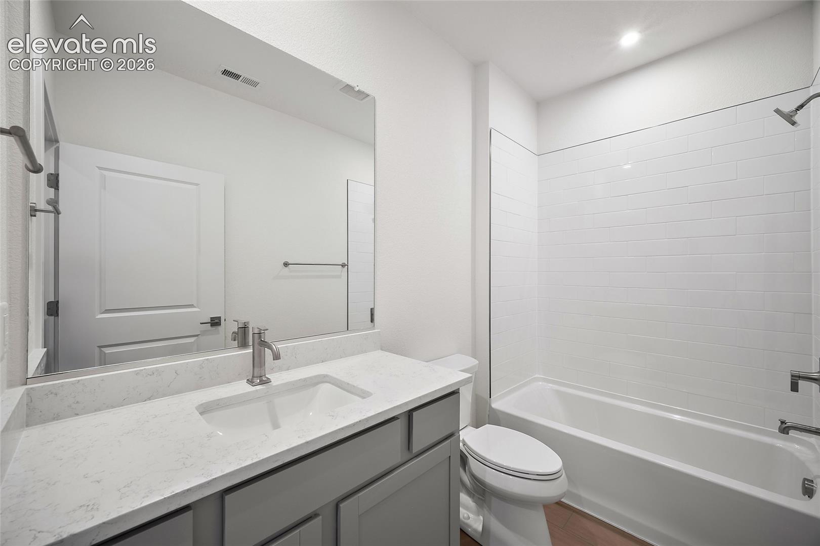 Listing photo 10 for 2256 Peridot Loop Heights
