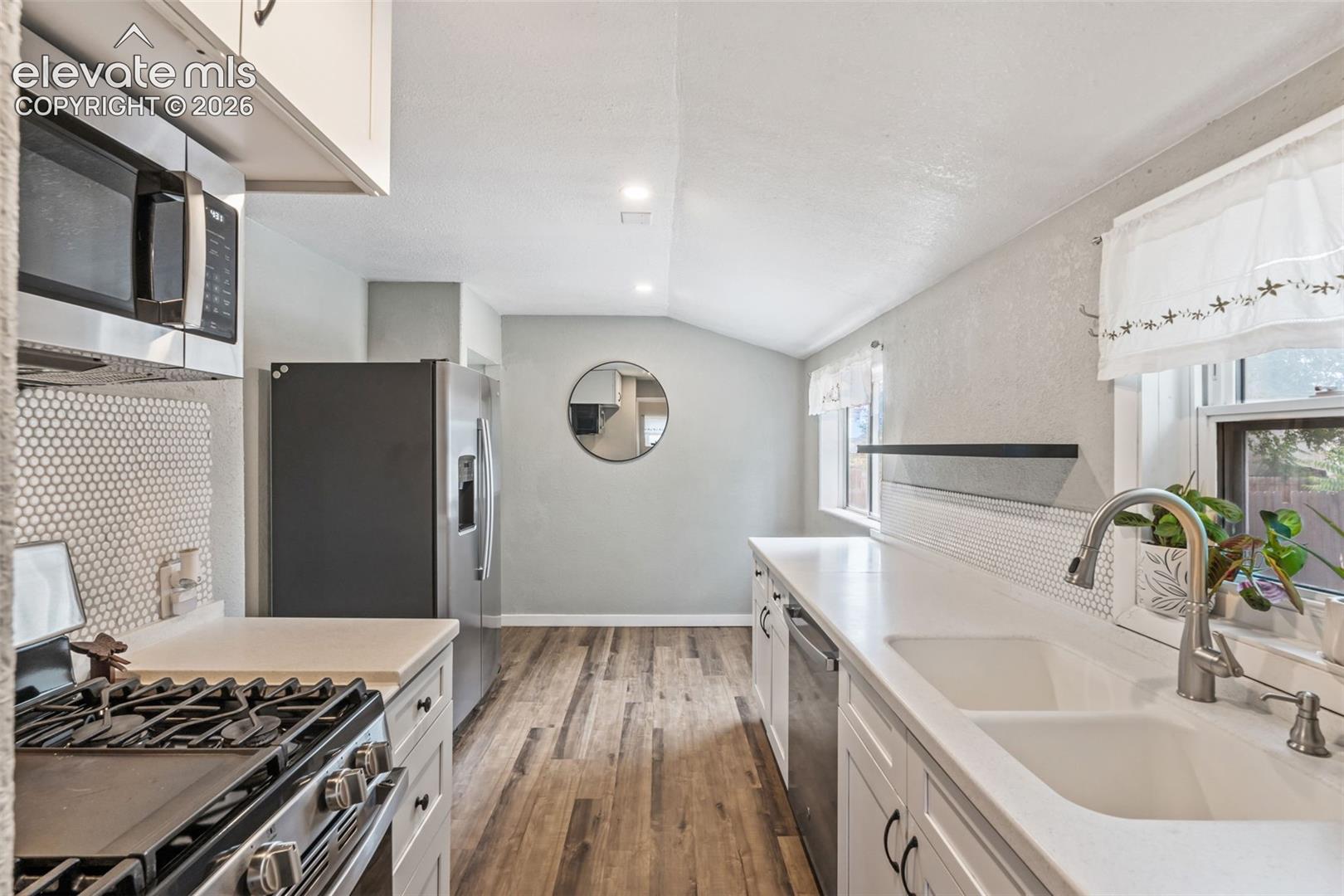 Listing photo 20 for 1726 E Evans Avenue