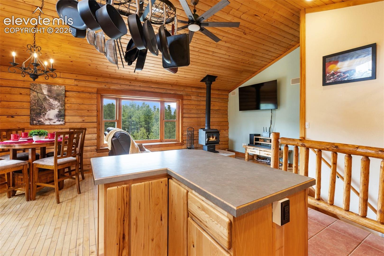 Listing photo 15 for 918 Douglas Fir Drive