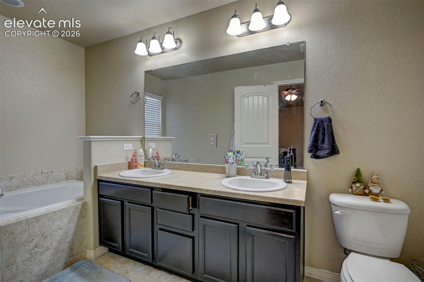 Listing photo 33 for 10018 Silver Stirrup Drive