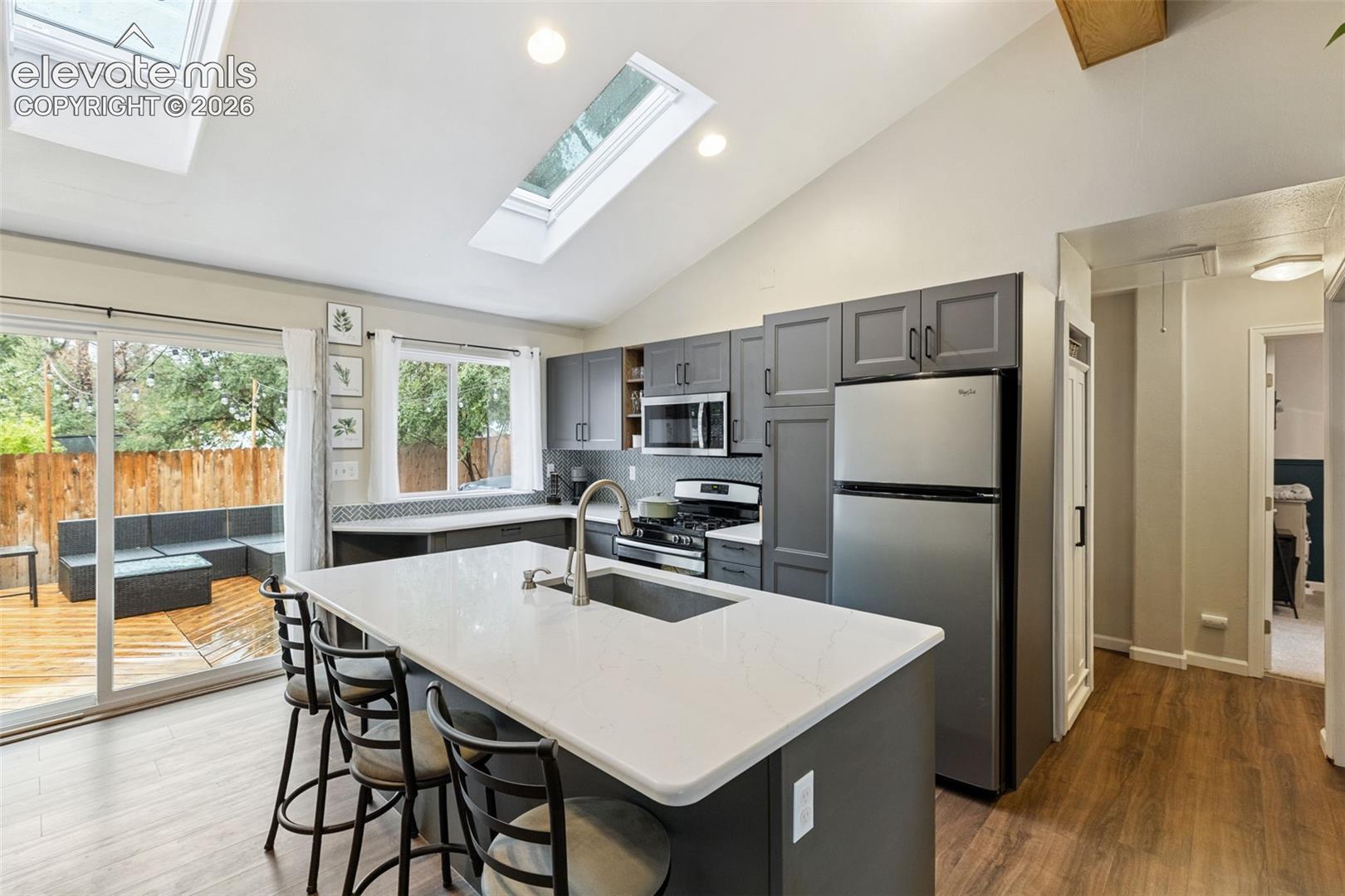 Listing photo 3 for 2110 Frontier Drive