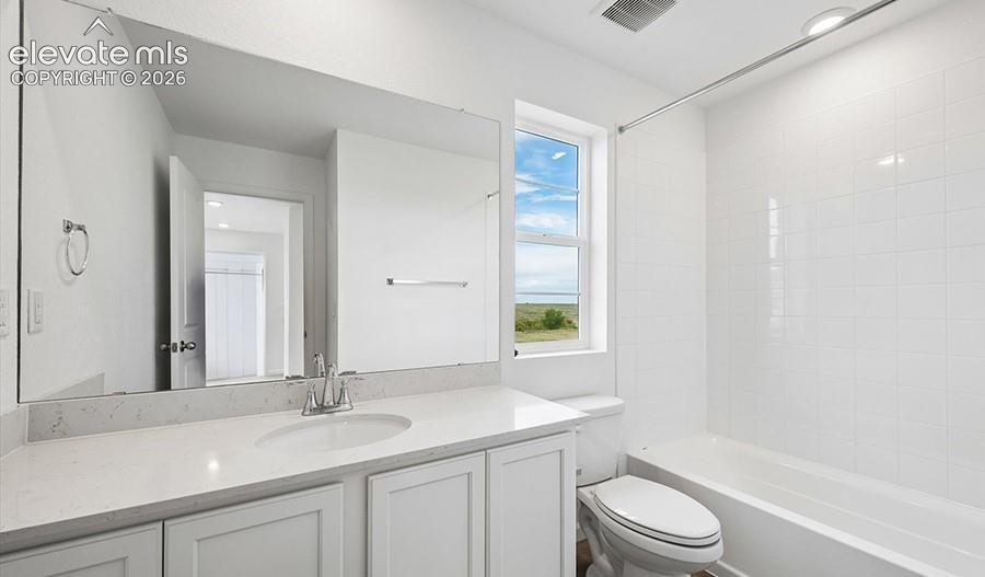 Listing photo 12 for 2510 Milano Way