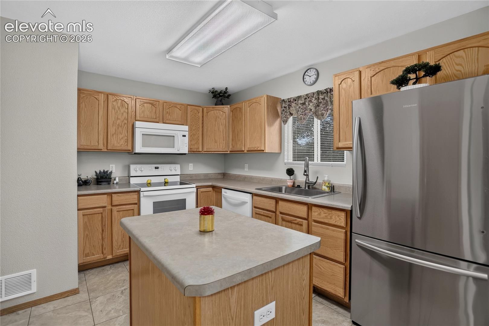 Listing photo 13 for 3046 W 22nd Street