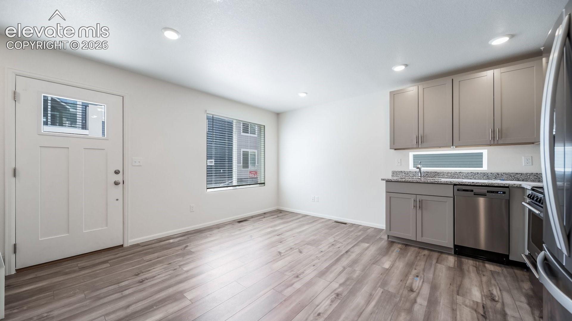Listing photo 16 for 5664 Bowerman Lane