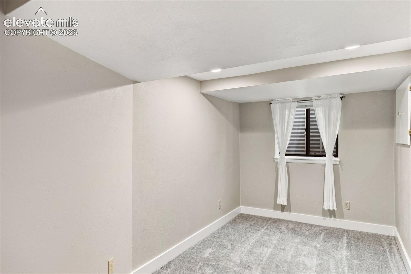 Listing photo 41 for 514 Custer Avenue
