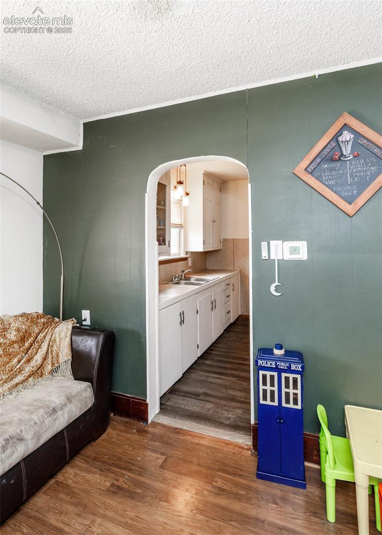 Listing photo 11 for 2035 Pine Street