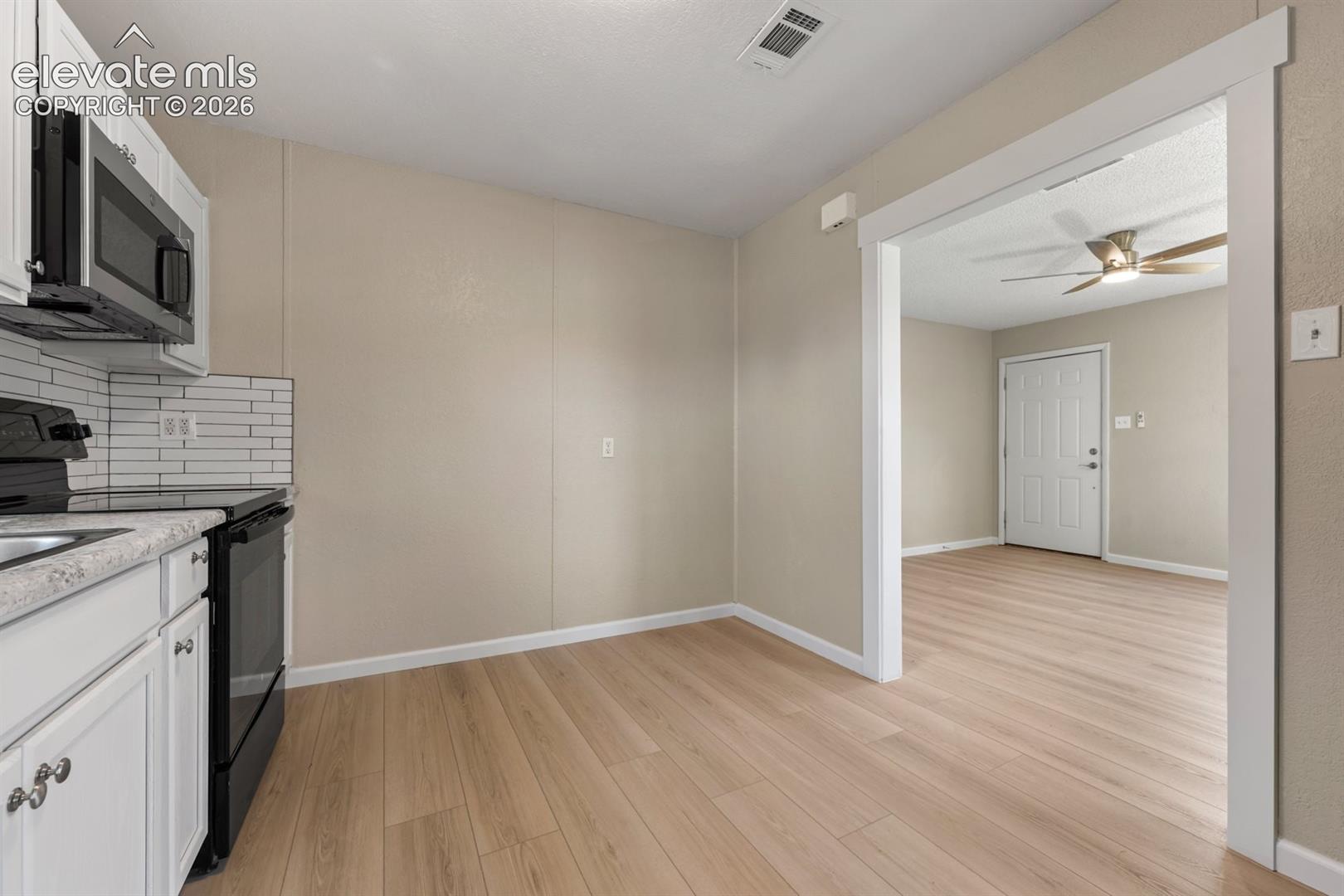 Listing photo 8 for 2102 W 29th Street