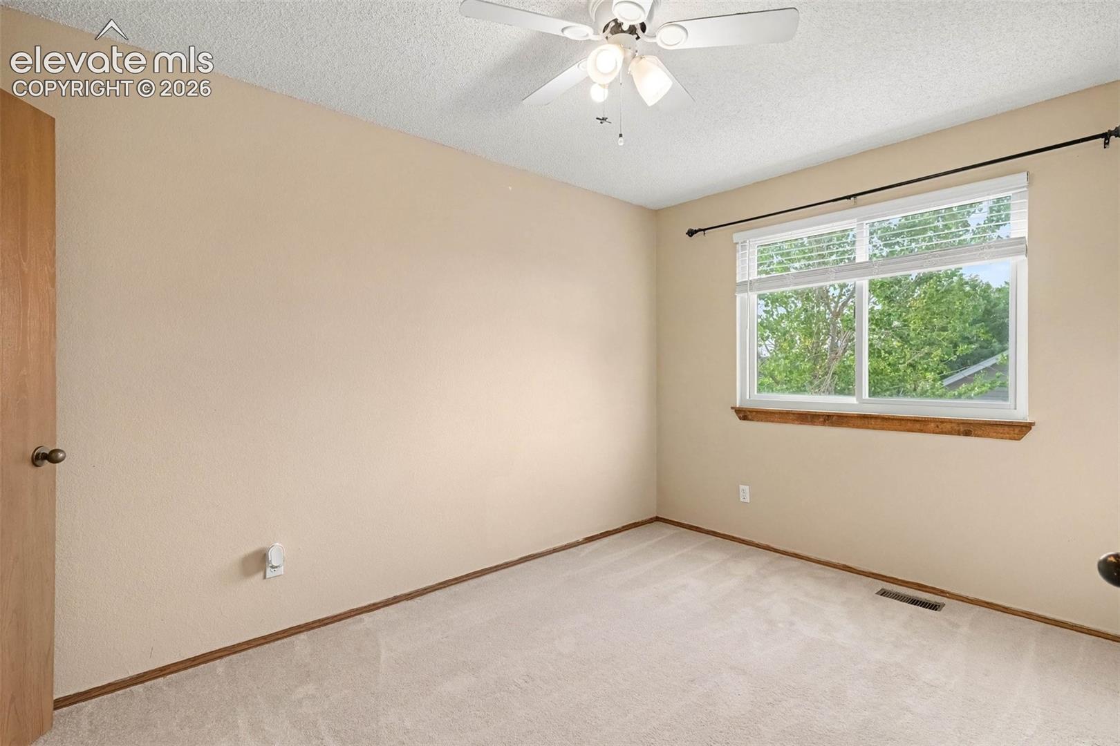Listing photo 16 for 9419 Daystar Terrace