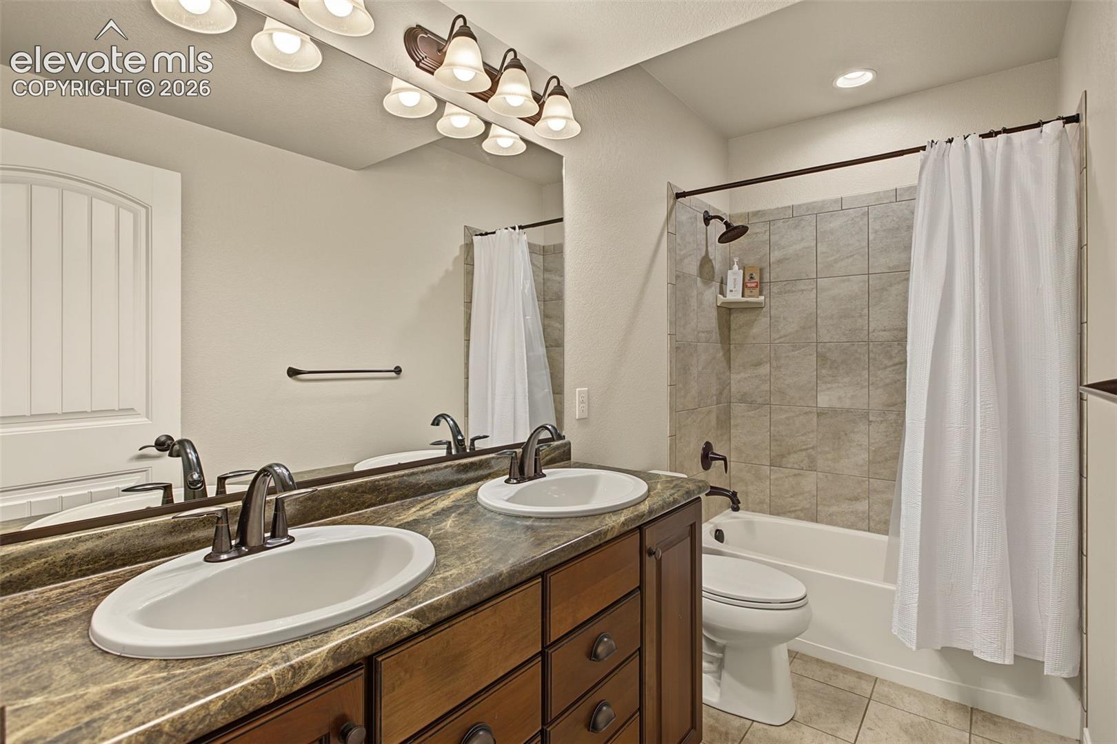 Listing photo 23 for 15621 Lake Mist Drive