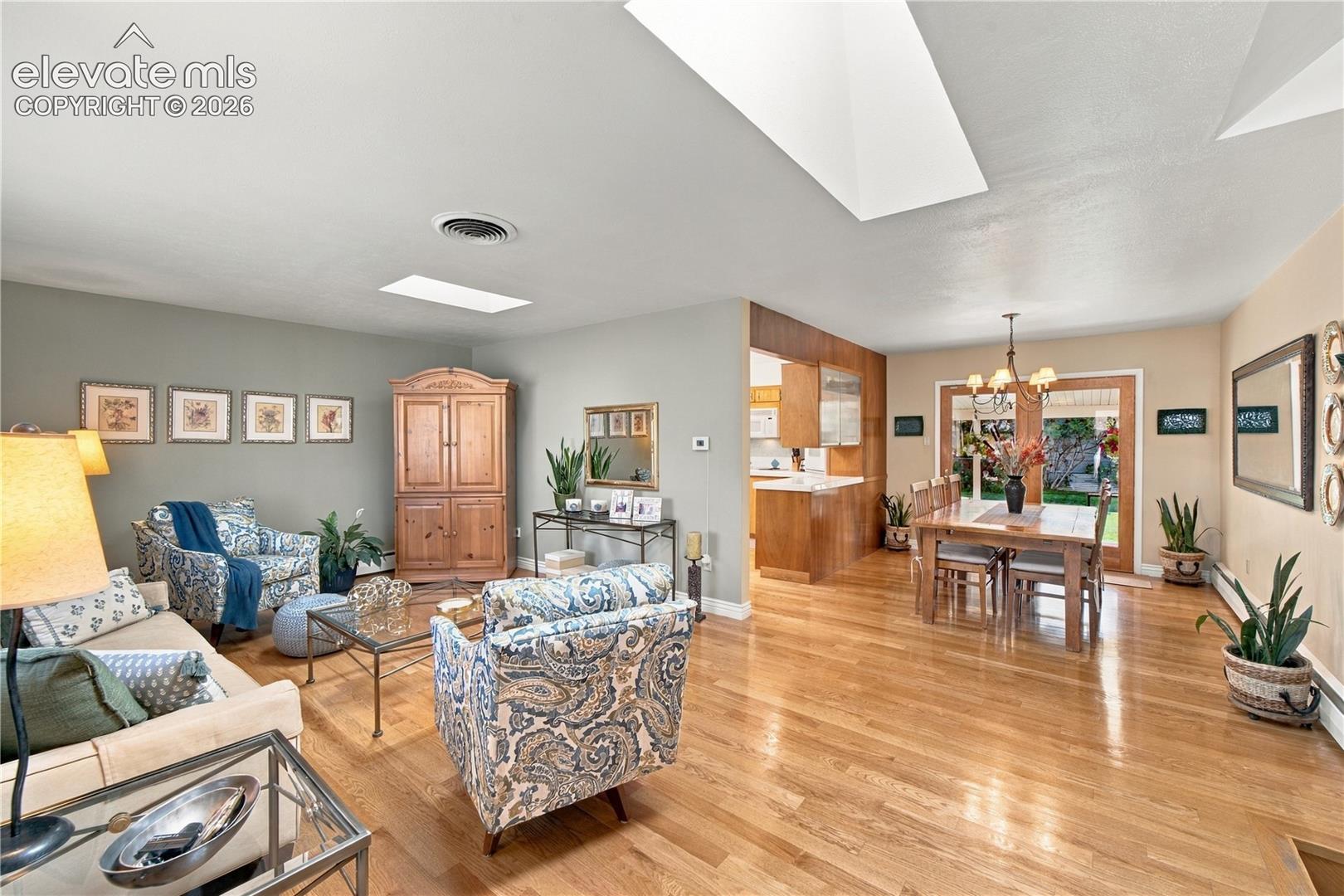 Listing photo 3 for 82 Amherst Avenue