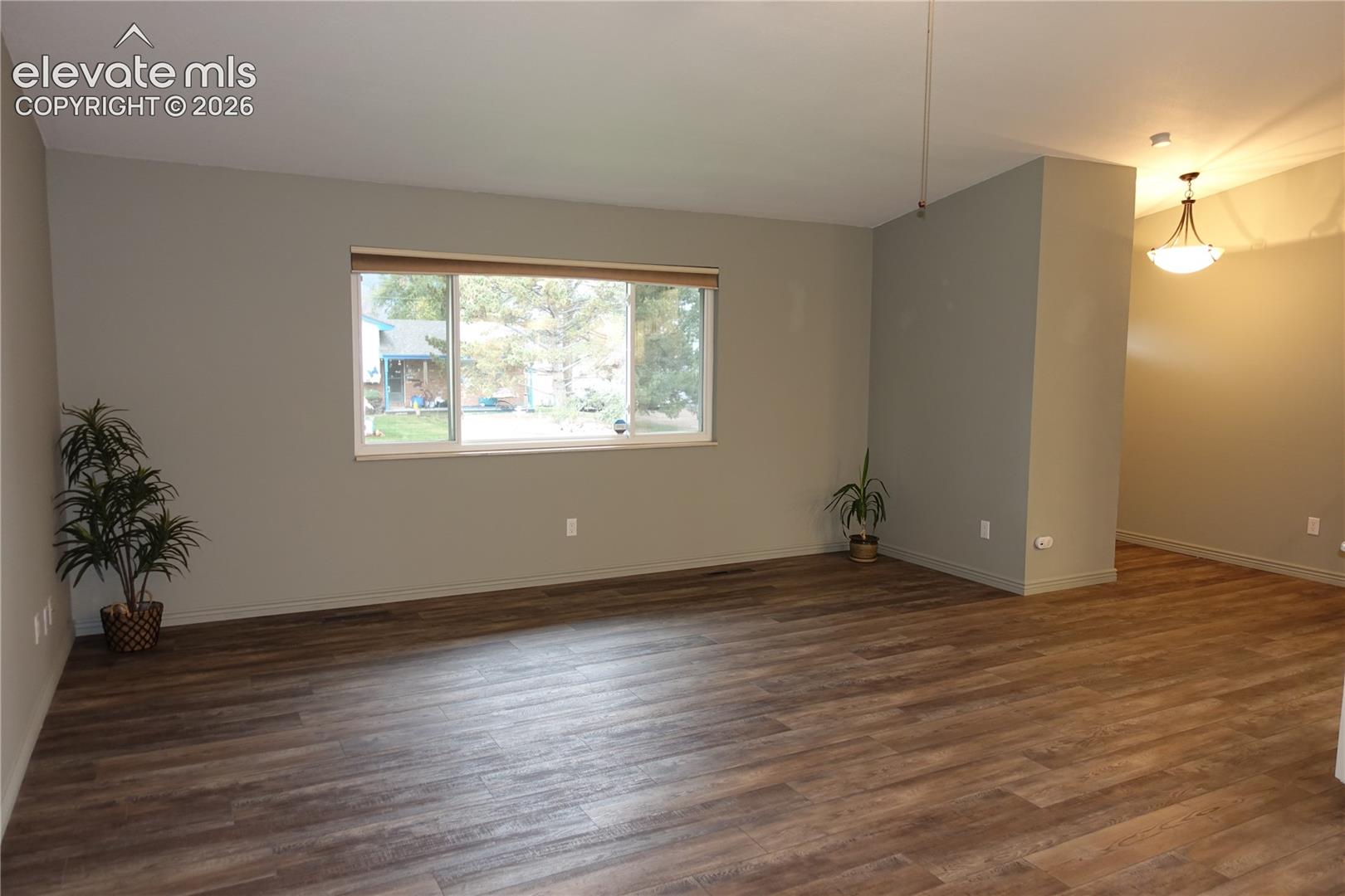 Listing photo 6 for 6723 Bishop Drive