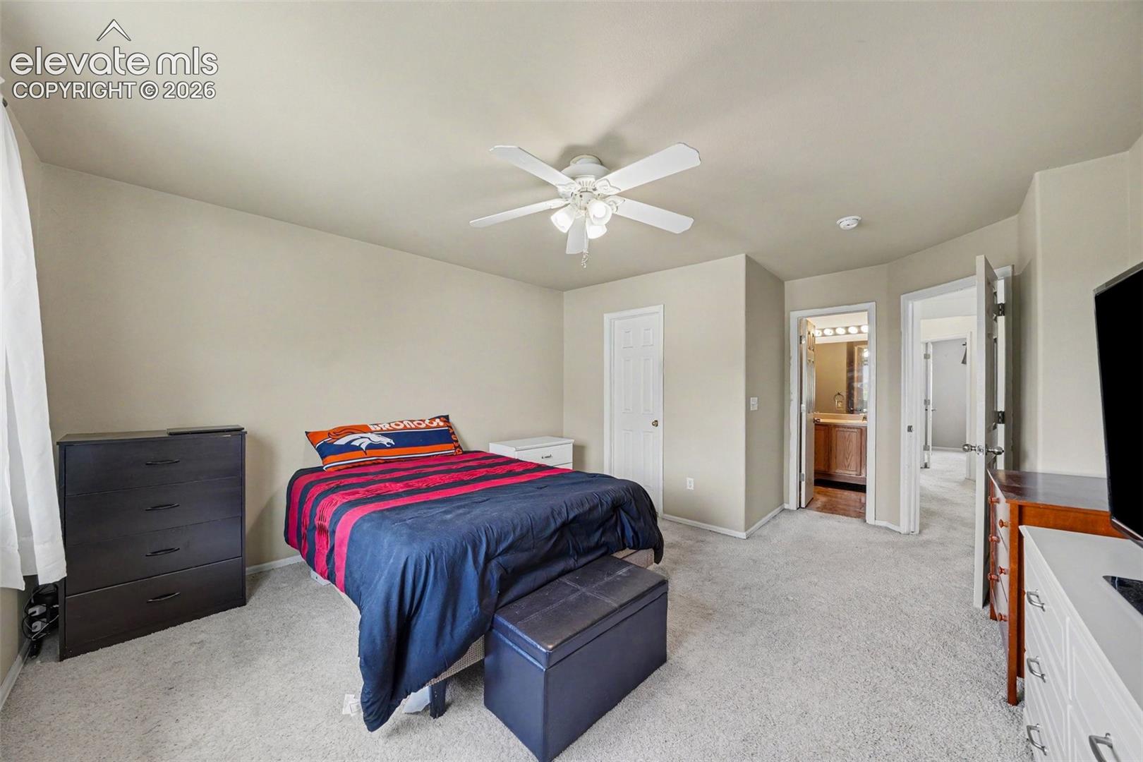 Listing photo 13 for 912 Legend Oak Drive
