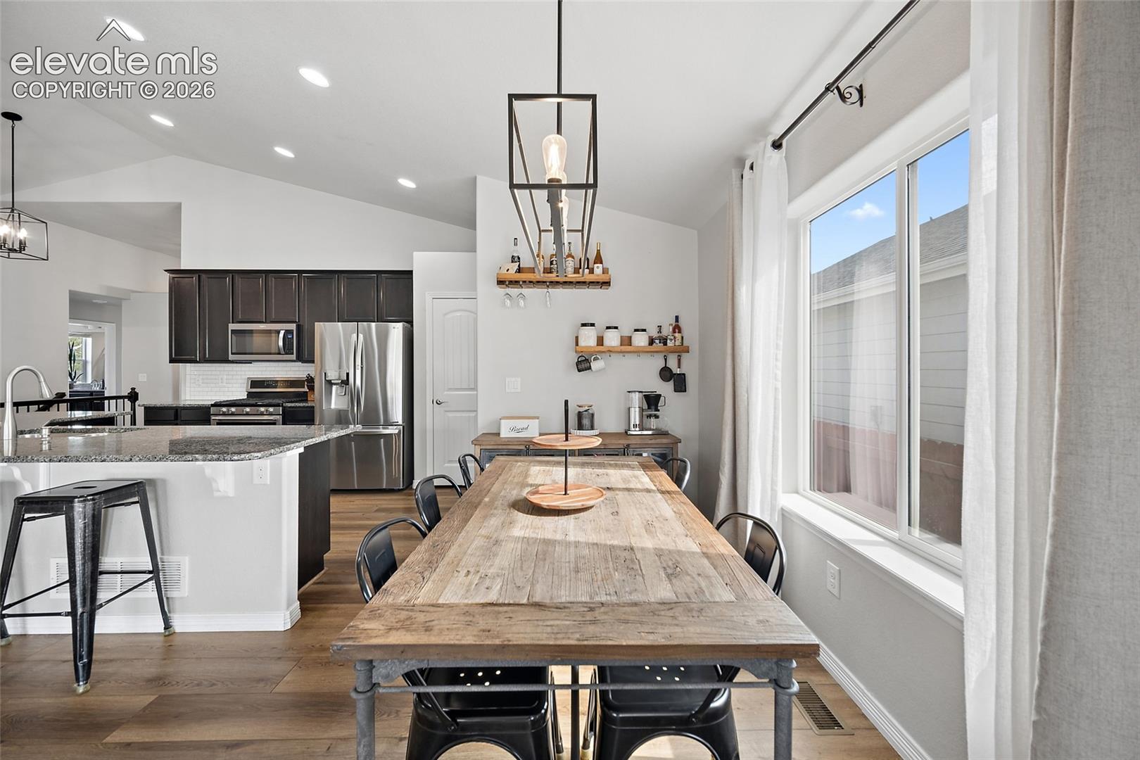 Listing photo 10 for 9790 Vistas Park Drive