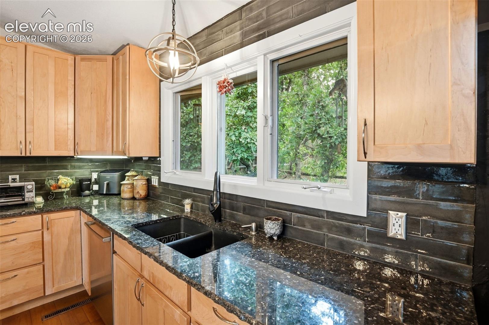 Listing photo 14 for 4 Stover Lane