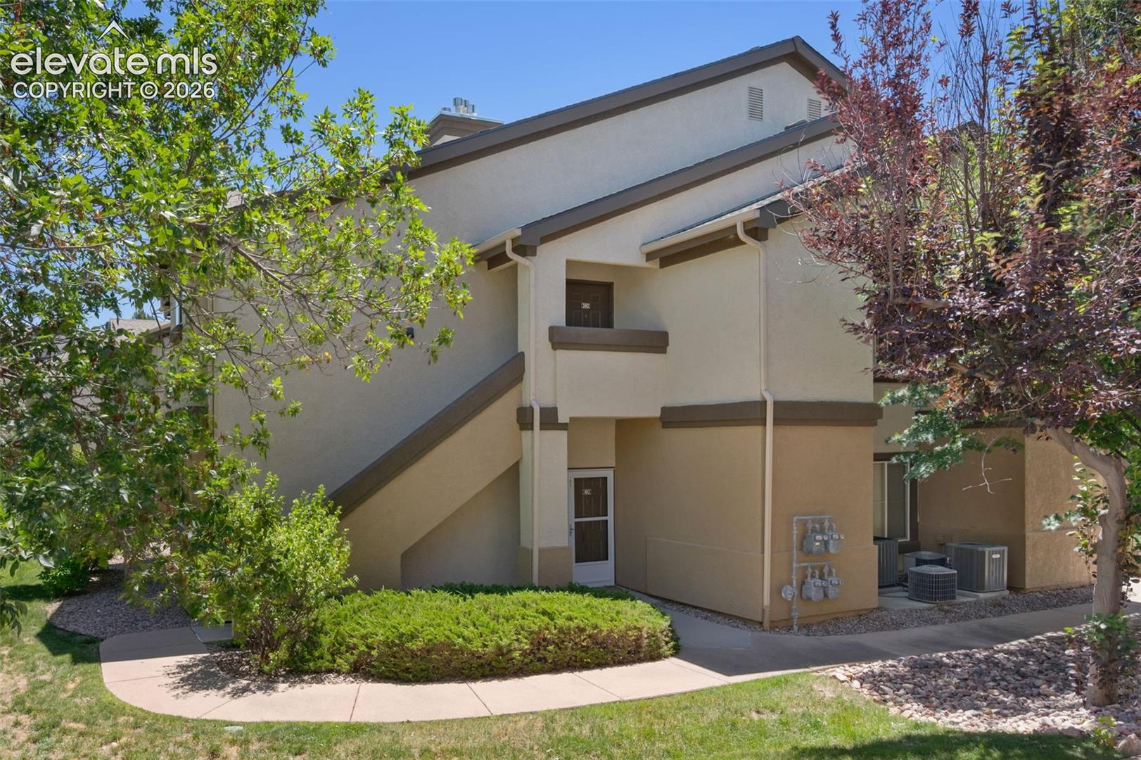 3831 Riviera Grove