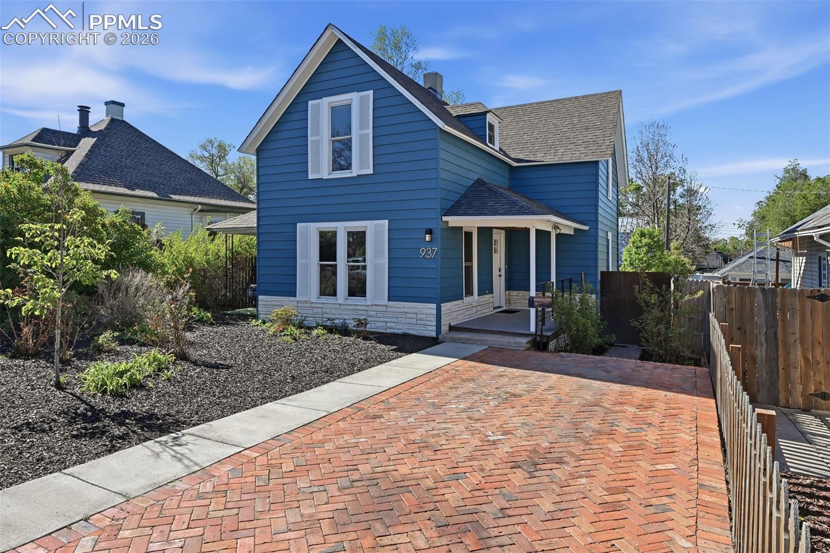 Listing photo 2 for 937 E Costilla Street