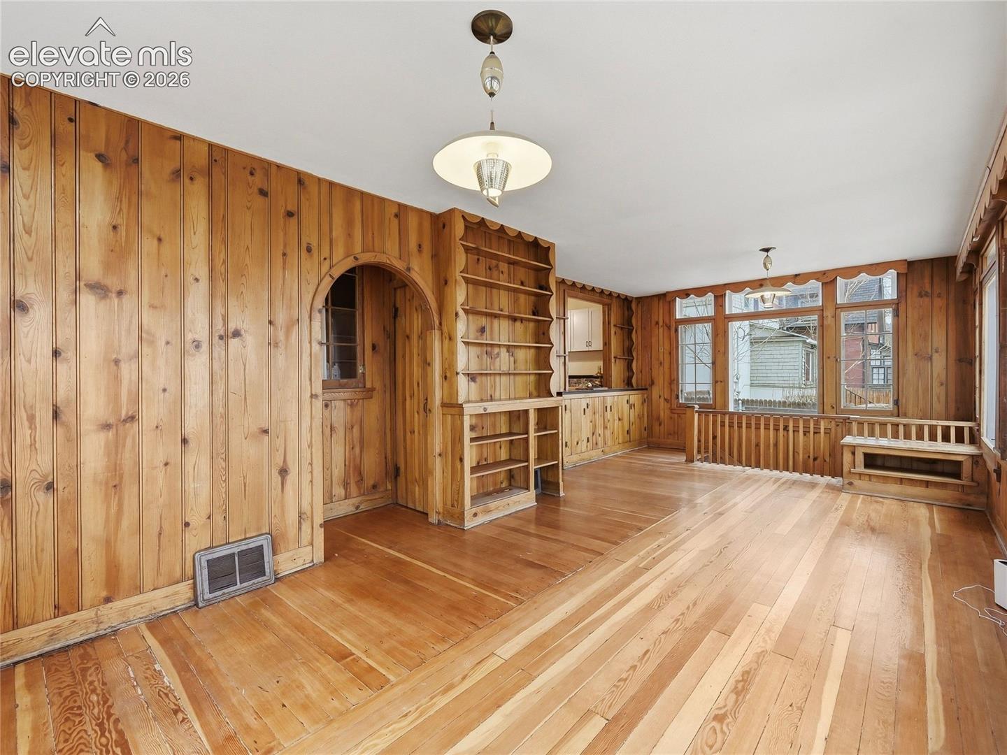 Listing photo 16 for 1912 N Greenwood Street