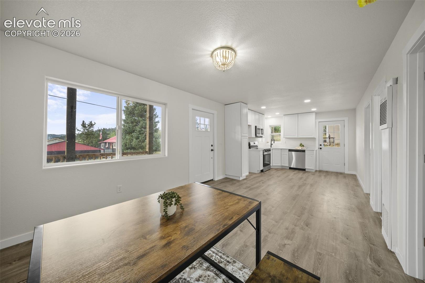 Listing photo 6 for 107 E May Avenue