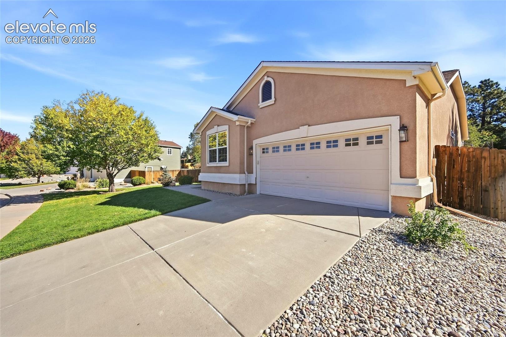 Listing photo 2 for 209 Avocet Loop