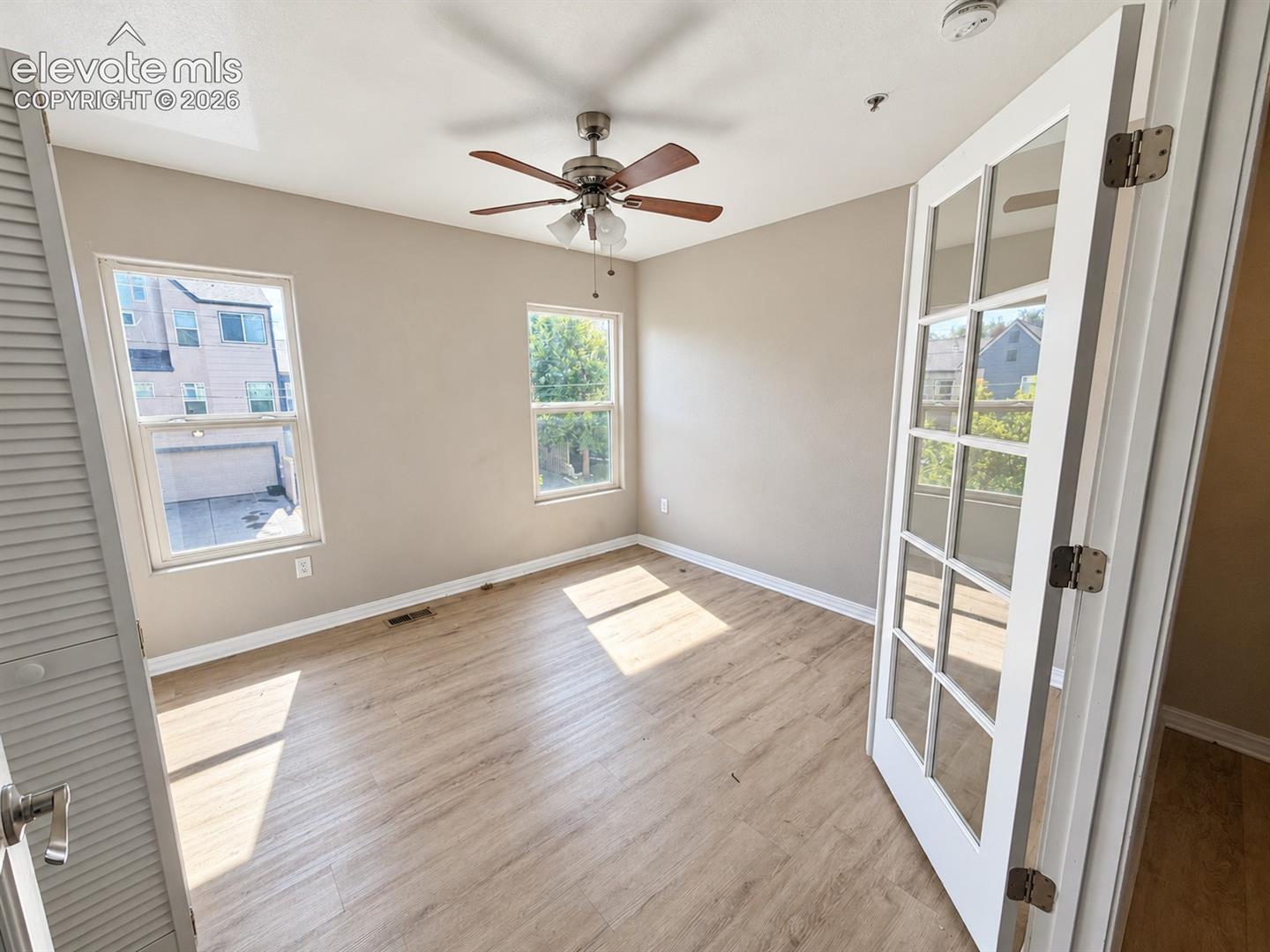 Listing photo 9 for 320 E Ohio Avenue