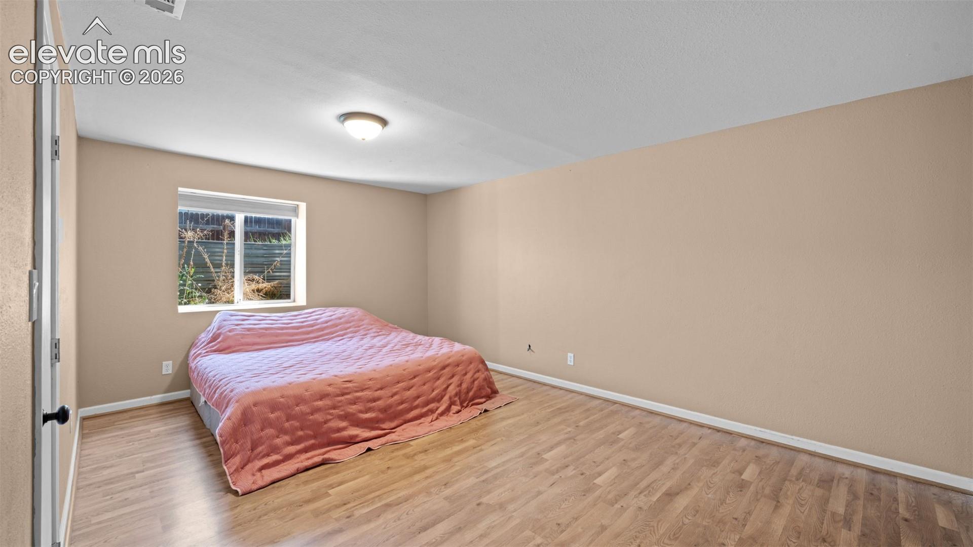 Listing photo 22 for 1180 Goodview Court